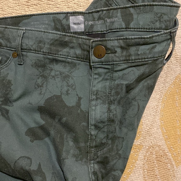 NEW Mossimo Premium Denim jeans. Cotton/Spandex. 5 pocket. Size 18. - Picture 2 of 3